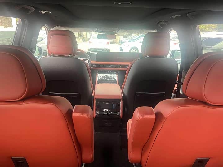 Фото 7 - Lincoln Aviator