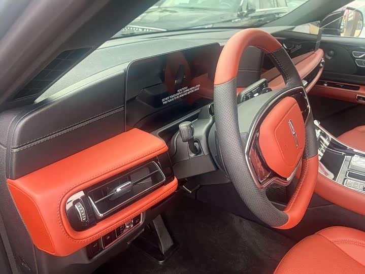 Фото 8 - Lincoln Aviator