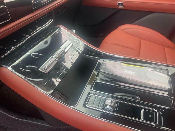 Фото 9 - Lincoln Aviator