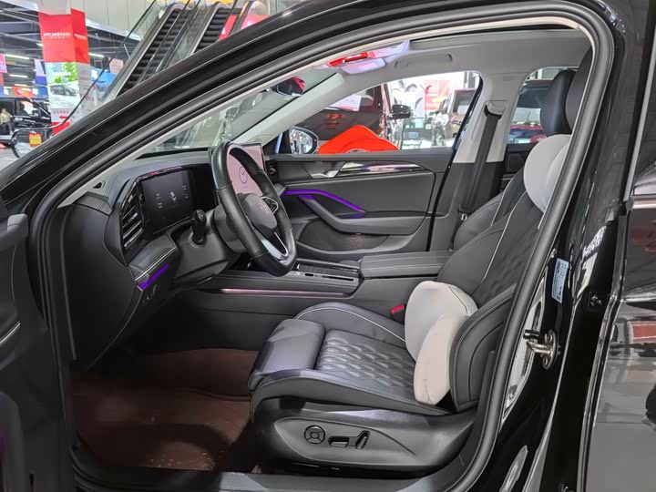 Photo 6 - Volkswagen Magotan