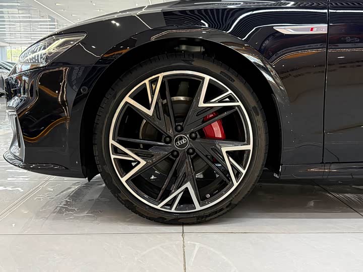 Фото 2 - Audi A7L