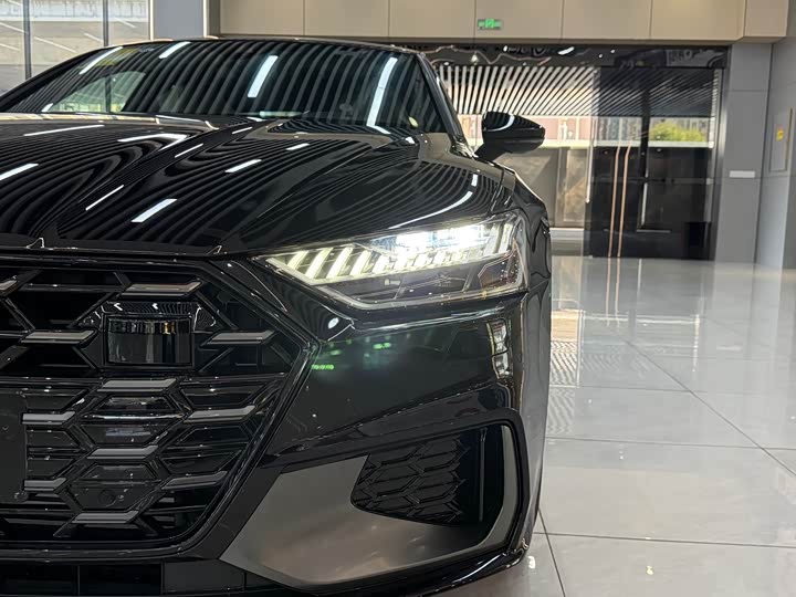 Фото 4 - Audi A7L