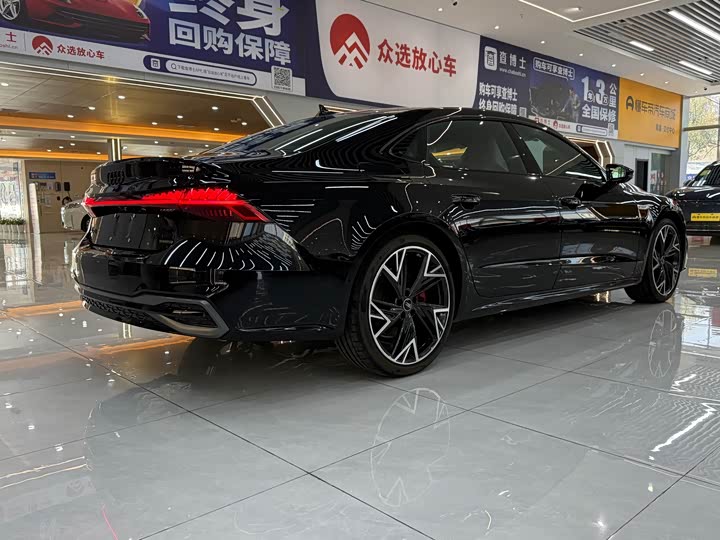 Фото 7 - Audi A7L