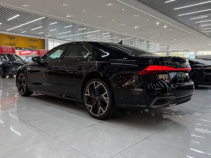 Фото 8 - Audi A7L