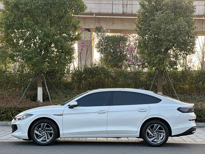 Volkswagen Lamando L 2024 2024款 凌渡L 200TSI DSG潮辣版