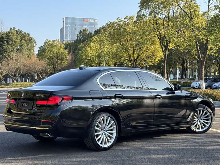 Фото 3 - BMW 5 Series