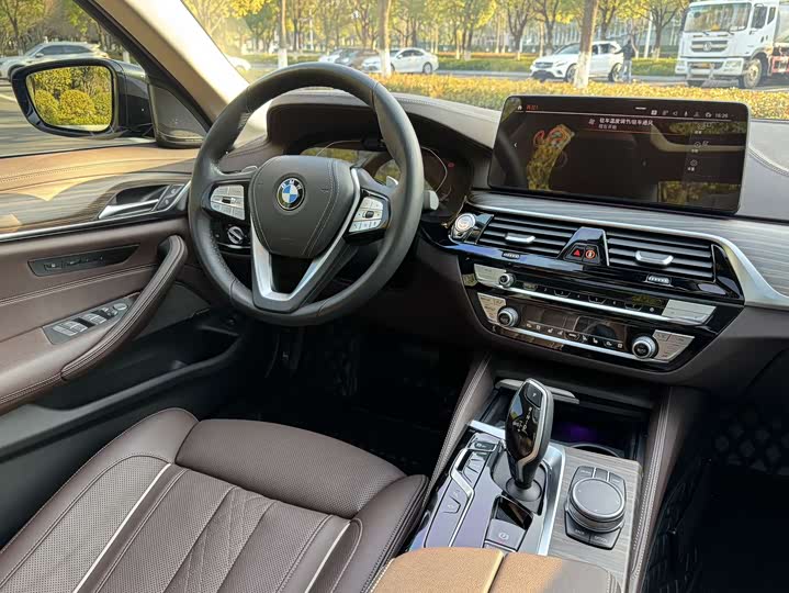 Фото 6 - BMW 5 Series