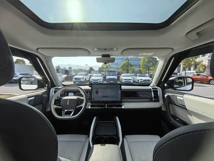 Фото 8 - Chery iCar 03