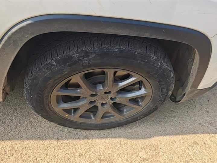 Фото 6 - Jeep Cherokee