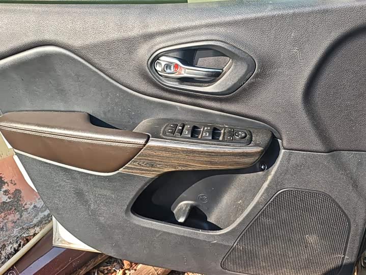 Фото 7 - Jeep Cherokee