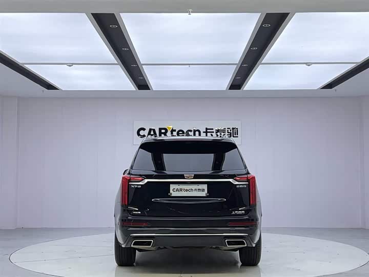 Photo 4 - Cadillac XT6