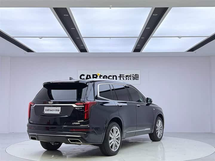Photo 5 - Cadillac XT6