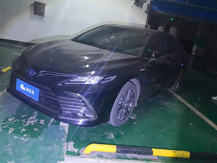 Фото 1 - Toyota Camry