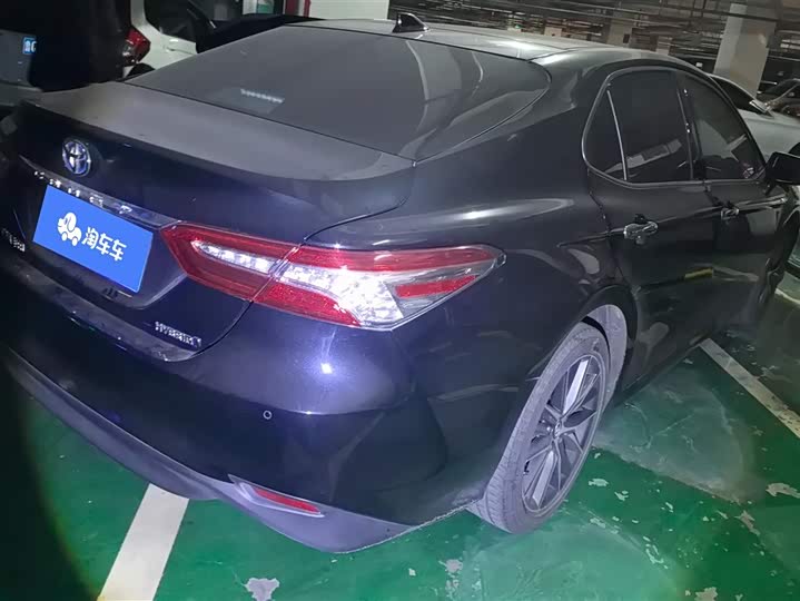 Фото 3 - Toyota Camry