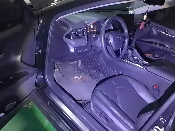 Фото 9 - Toyota Camry