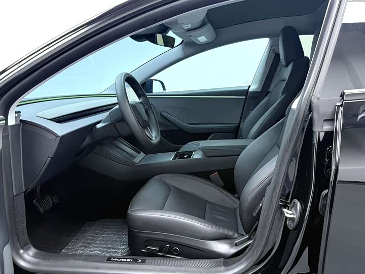 Фото 4 - Tesla Model 3