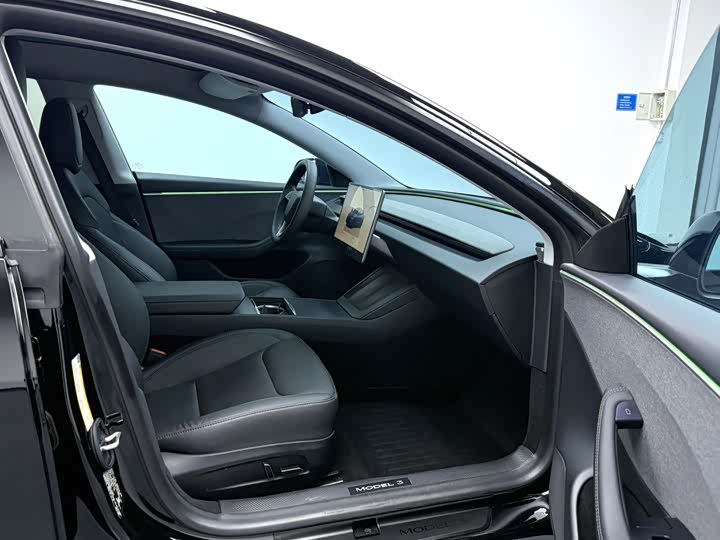 Фото 6 - Tesla Model 3