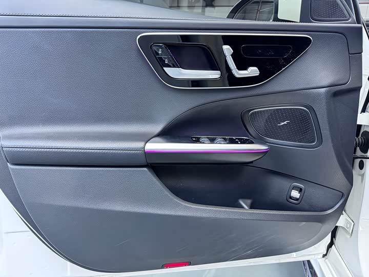 Photo 4 - Mercedes-Benz C-Class