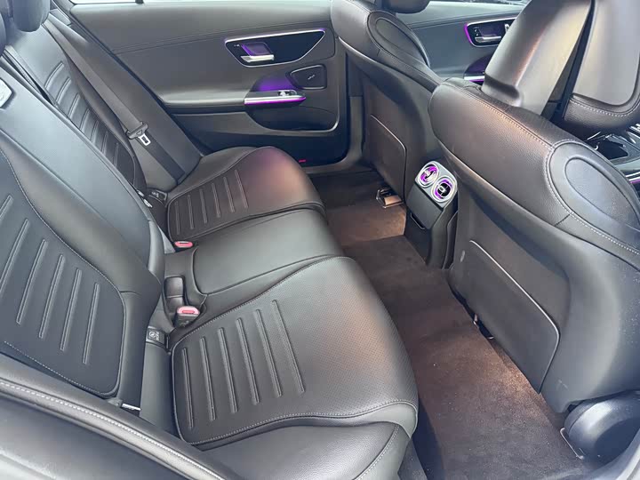 Photo 8 - Mercedes-Benz C-Class