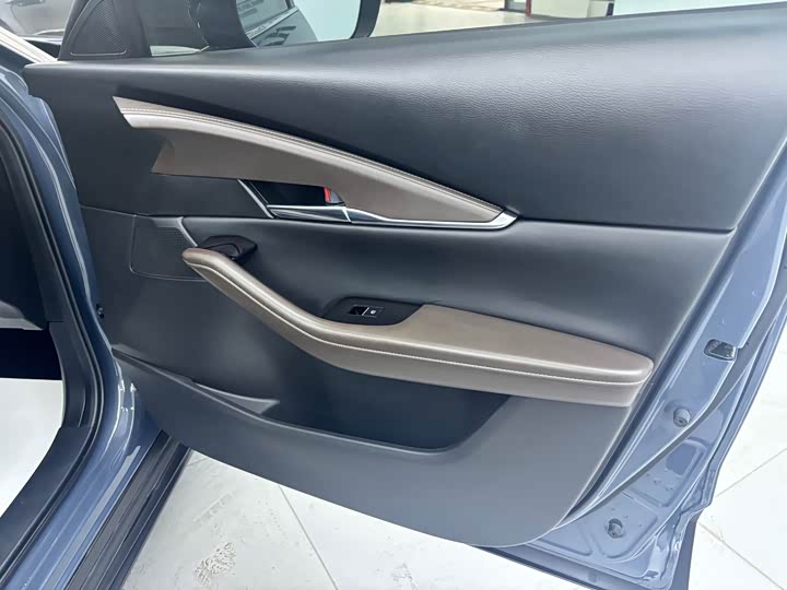 Фото 8 - Mazda CX-30