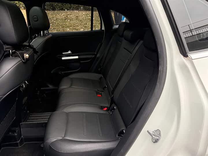 Фото 9 - Mercedes-Benz GLA-Class