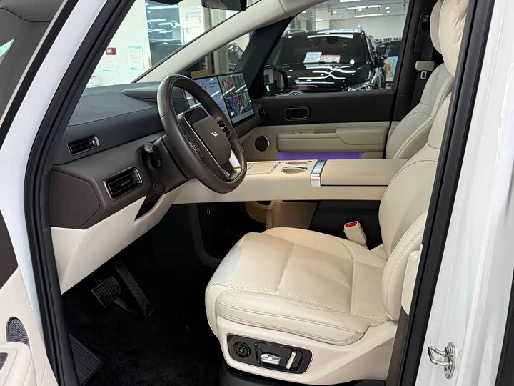 Фото 8 - LiXiang Mega