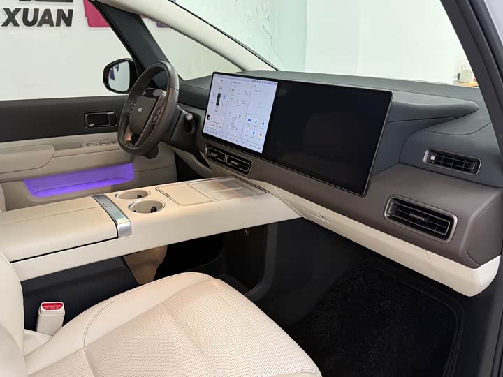 Фото 9 - LiXiang Mega