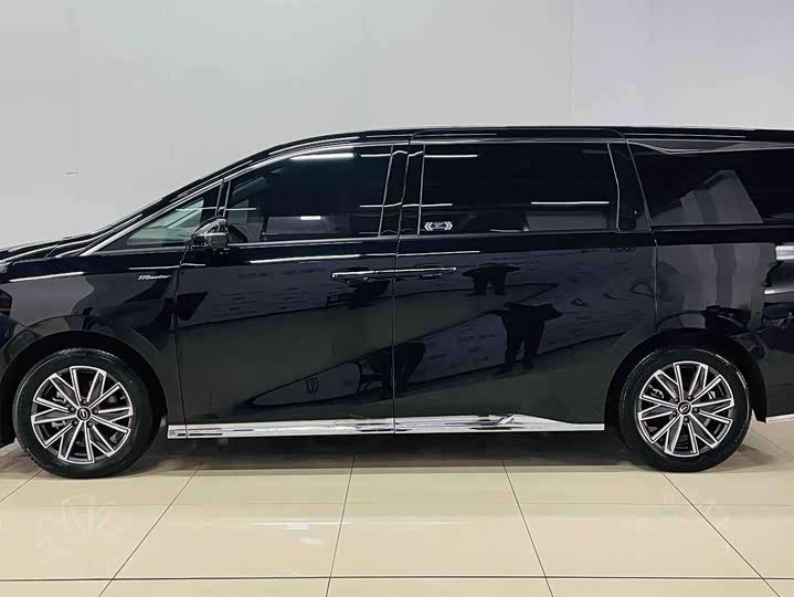Фото 4 - GAC Trumpchi M8