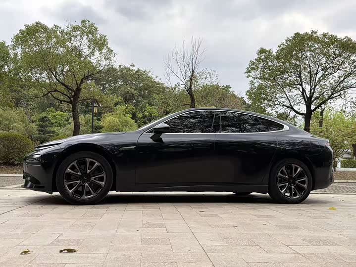 Фото 2 - XPeng P7