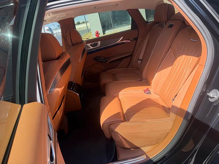 Фото 8 - Hongqi H9