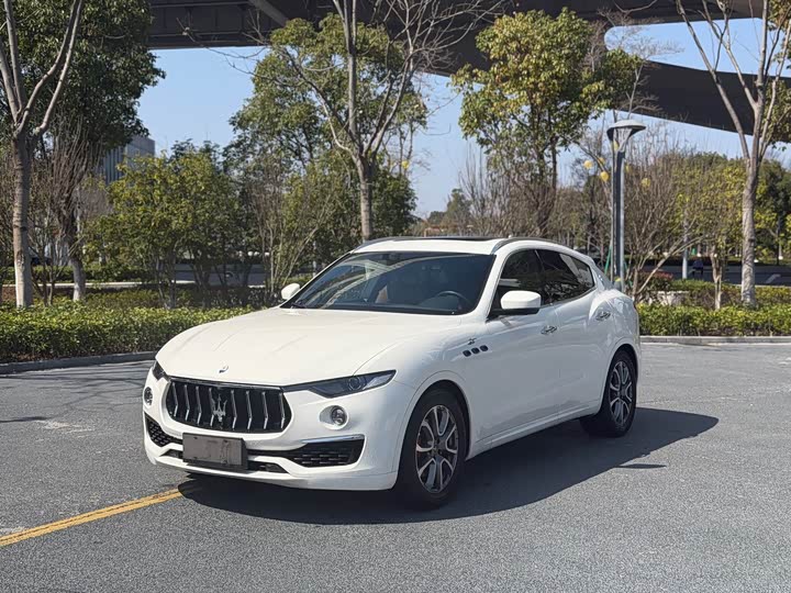 Фото 1 - Maserati Levante