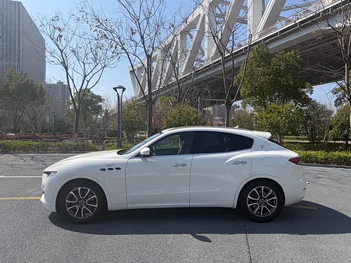 Фото 4 - Maserati Levante