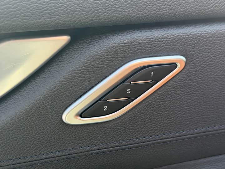 Фото 6 - Maserati Levante