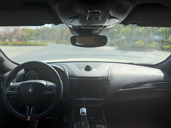 Фото 7 - Maserati Levante