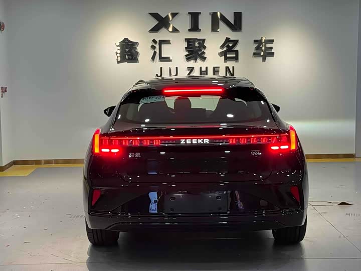 Photo 5 - Zeekr 001