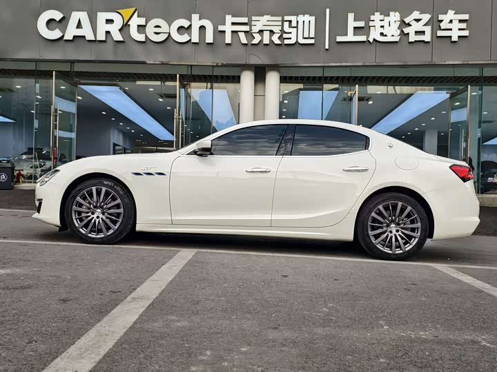 Photo 2 - Maserati Ghibli