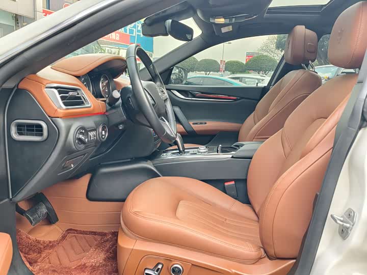 Photo 4 - Maserati Ghibli