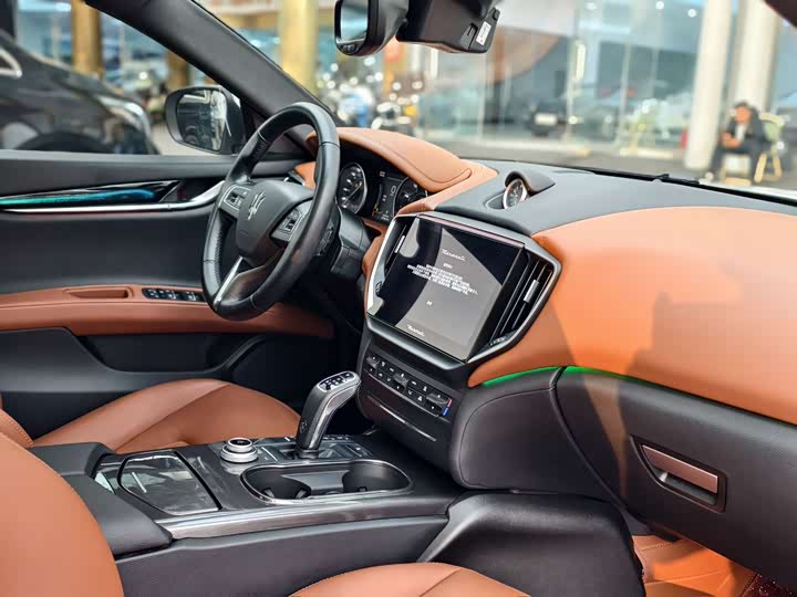 Photo 7 - Maserati Ghibli