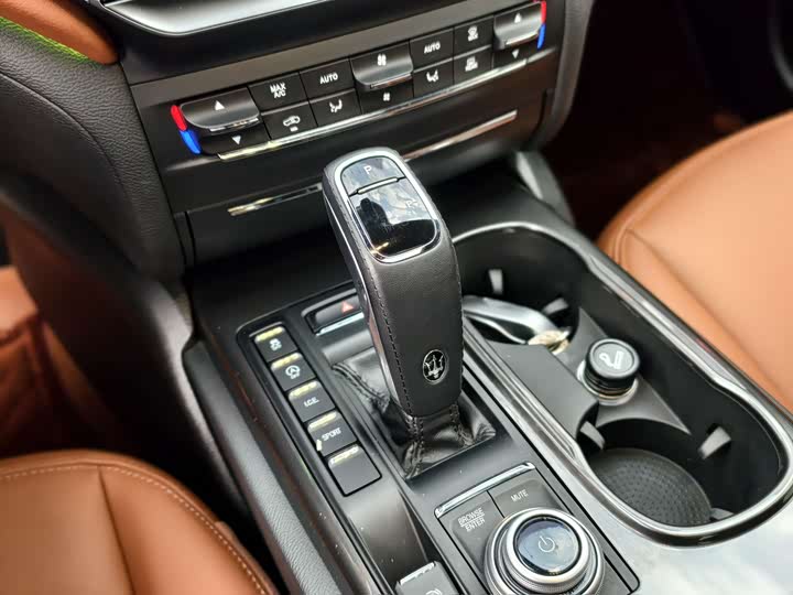 Photo 9 - Maserati Ghibli