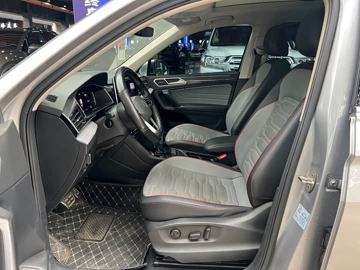 Фото 4 - Volkswagen Tiguan L Pro