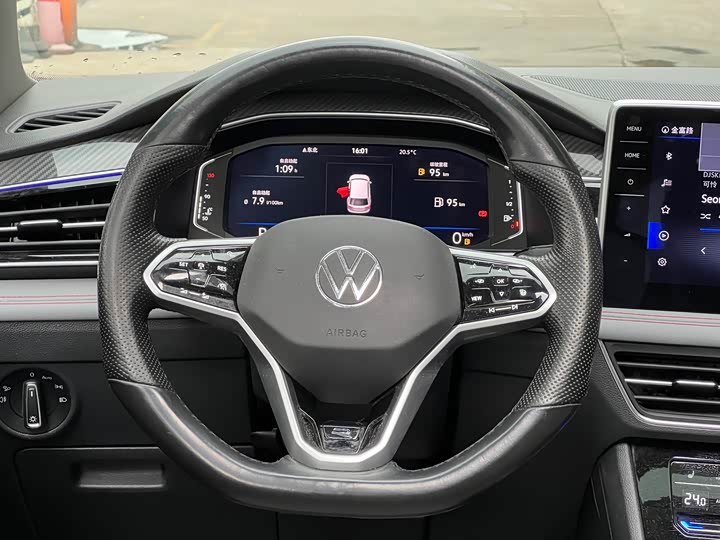 Фото 8 - Volkswagen Tiguan L Pro