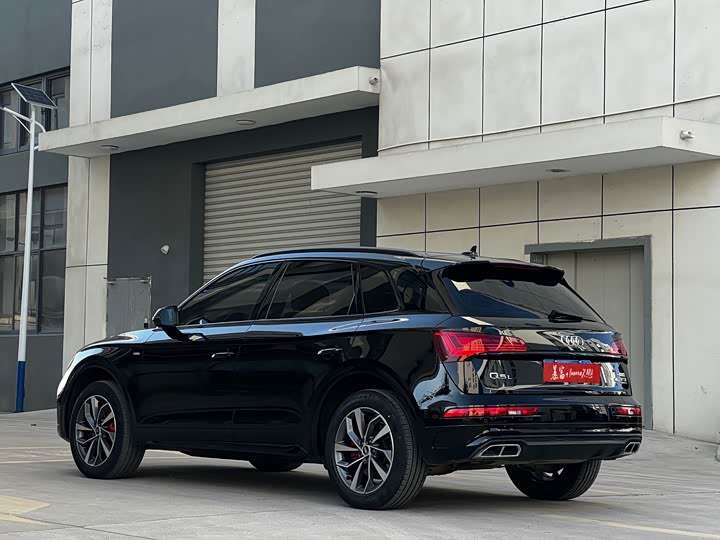 Фото 6 - Audi Q5L