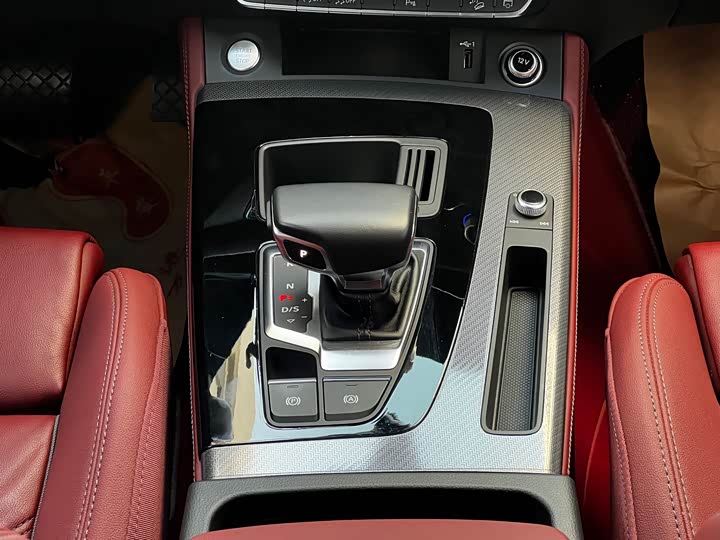 Фото 9 - Audi Q5L