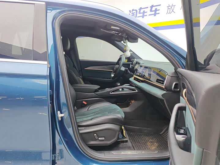 Фото 8 - Geely Monjaro