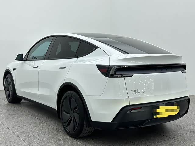 Photo 4 - Tesla Model Y