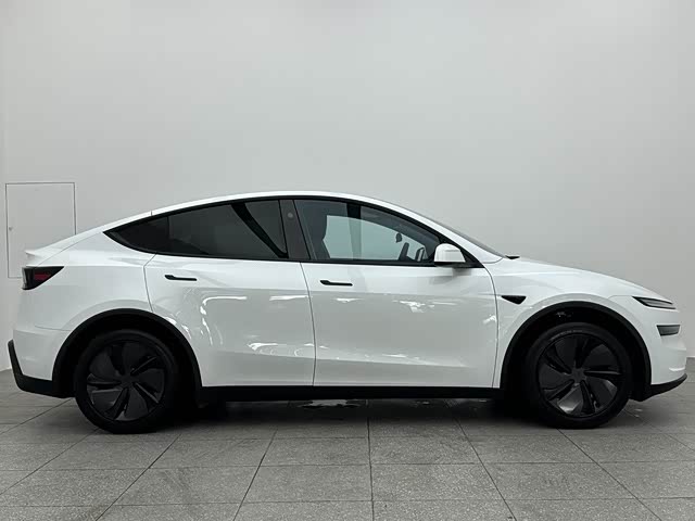 Photo 7 - Tesla Model Y