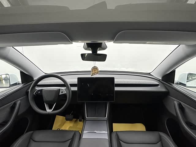 Photo 9 - Tesla Model Y