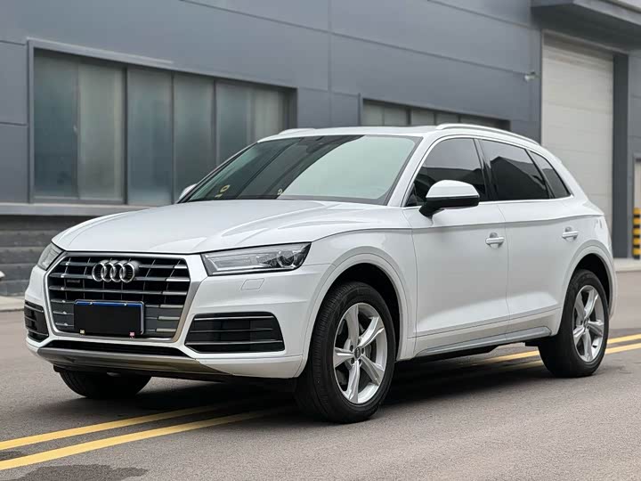 Фото 1 - Audi Q5L