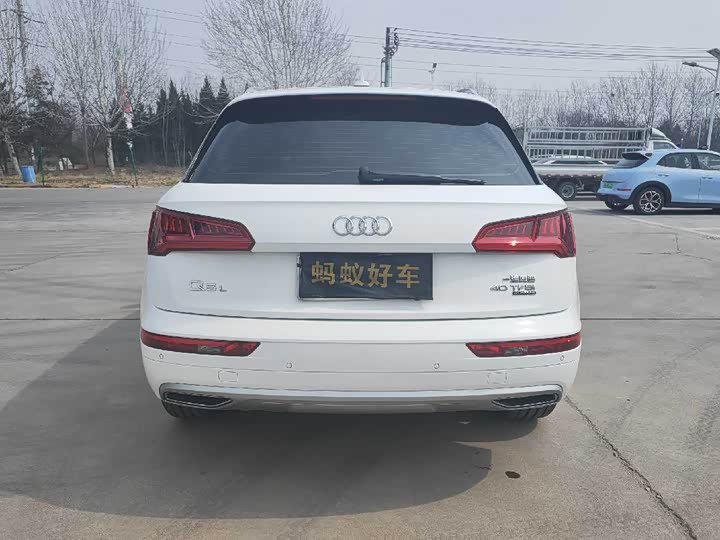 Фото 5 - Audi Q5L