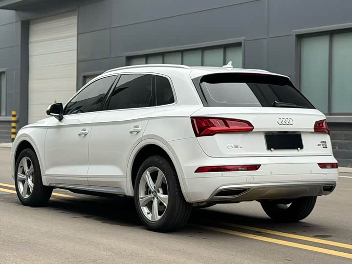 Фото 6 - Audi Q5L